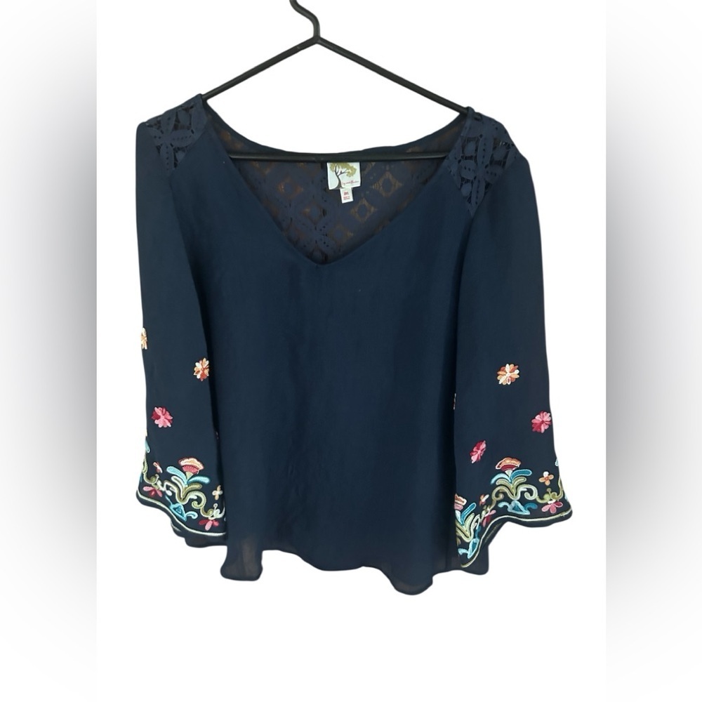 Fig & Flower navy embroidered/lace blouse size M